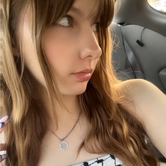 Meet your Posher, Hailey - Picture 9 of 9